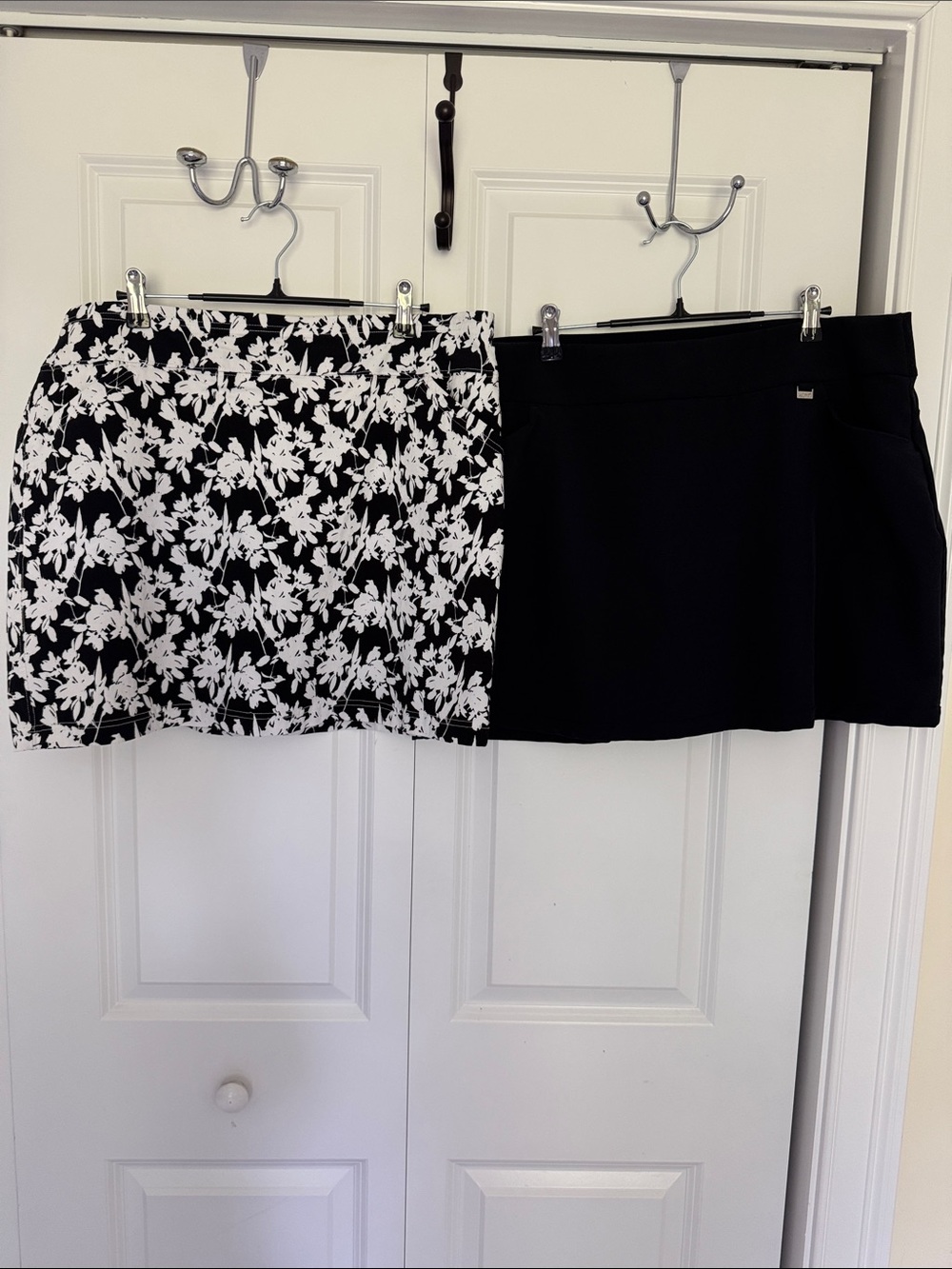 Mario Serrani Blk & B/W Patterned Scorts! Look like skirts  w/ built in shorts